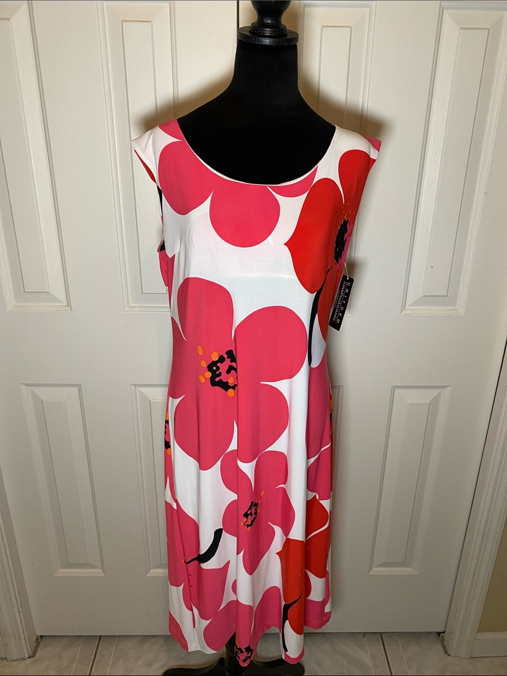 Uniform John Paul Richard Sleeveless Pink Floral A-Line Dress - White Background